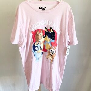 Bluey Mens‎ Smoochy Kiss Graphic T-Shirt Pink Bandit Chilli Bingo Tee NEW Size M